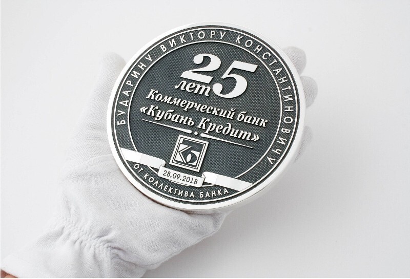 Элитный бизнес подарок партнеру, руководителю Монета из серебра 925° (1 кг) с вашими логотипами, надписями, символами