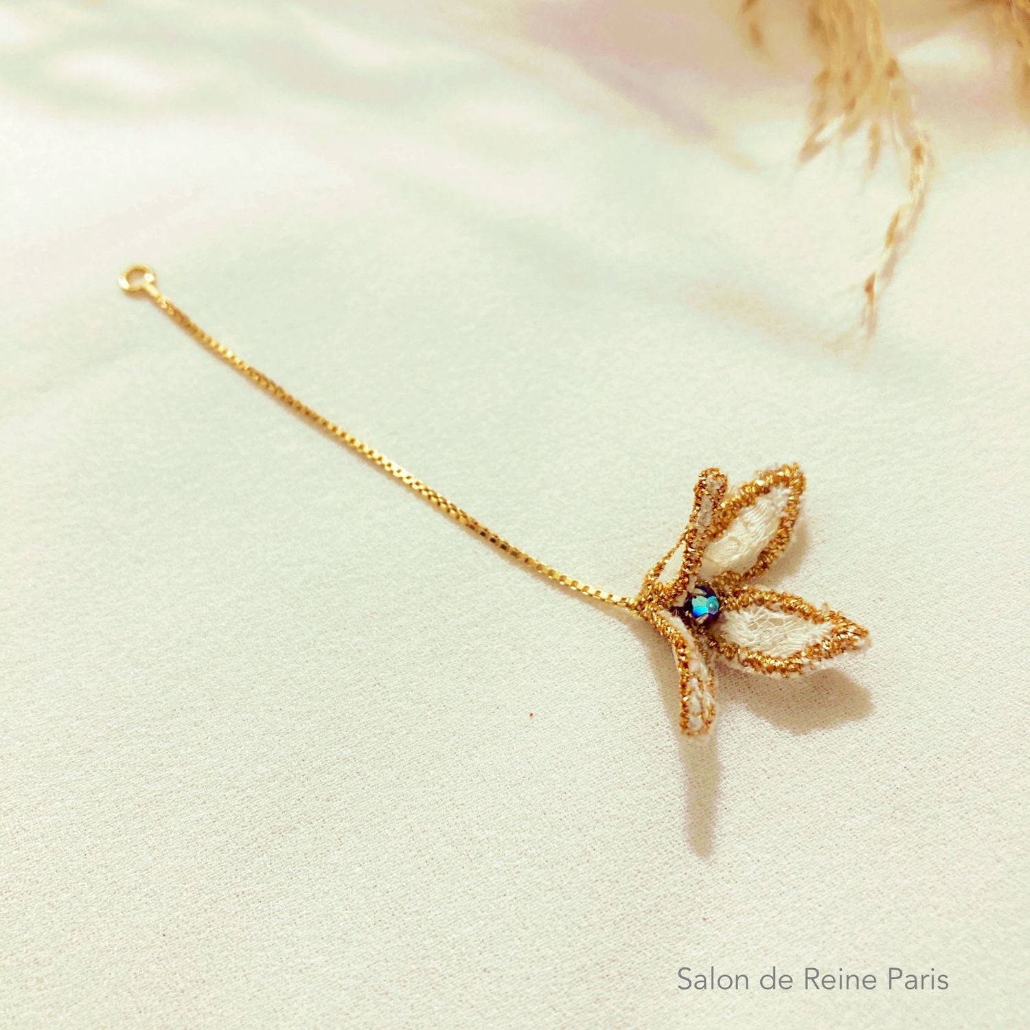 Attache de boucles d’oreilles Fleur en dentelle ancienne
