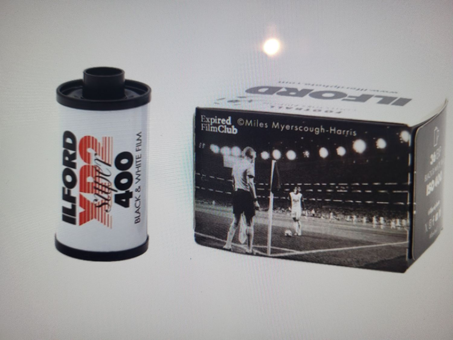Ilford XP2 Super Black and White Negative Film (Football Limited Edition, 35mm Roll Film, 36 Exposures) expired 09/2028