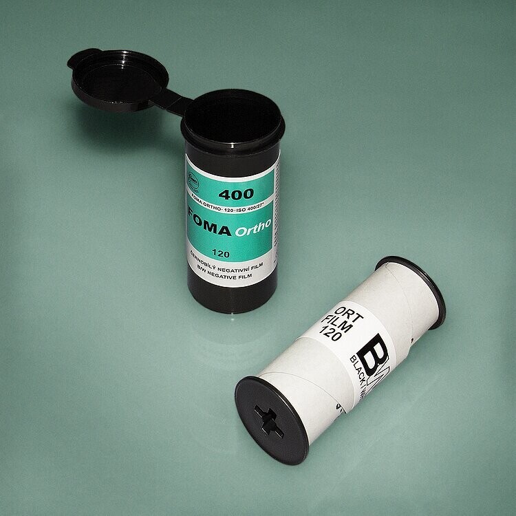 Foma Ortho 400 Format 120 roll film for a beautiful retro look.  Expired 04/2027