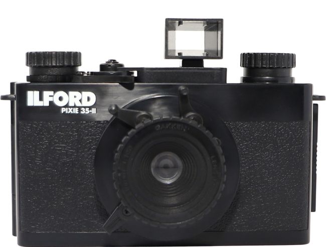 The ILFORD PIXIE 35-II Black (new) is a fun and affordable introduction to analog photography! with 2 Films Ilford HP5 400 135/36