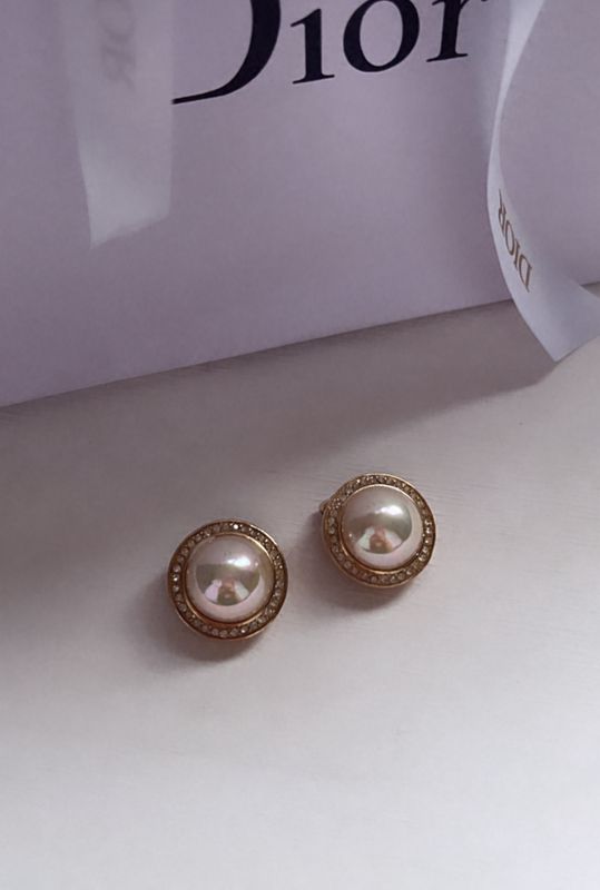 Boucles d’oreilles Christian Dior perles