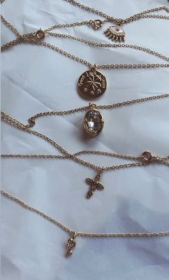 Colliers et bracelets grigris