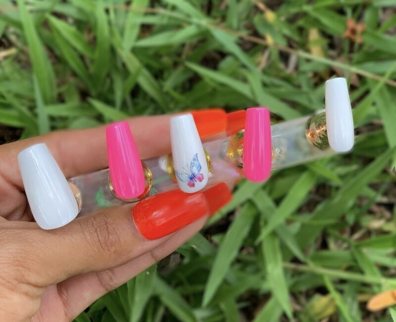 CUSTOMIZABLE PRESS ON NAILS