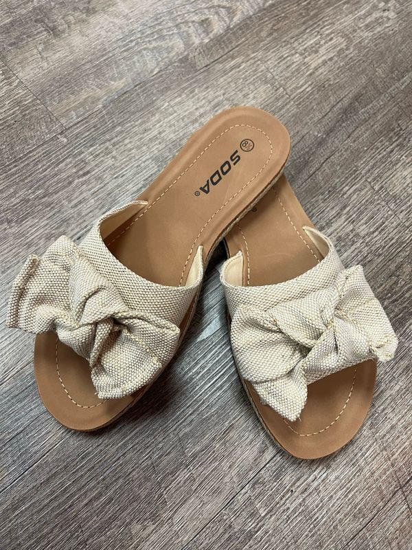 Script Beige