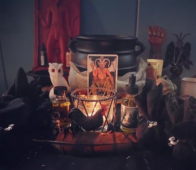 Black Pullet Amulet &amp; Oil Set