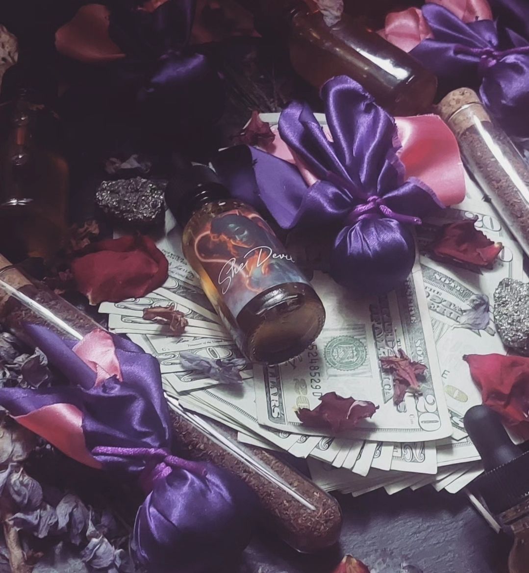 She Devil Charm + Oil Set