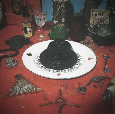 Black Toad Statue Set