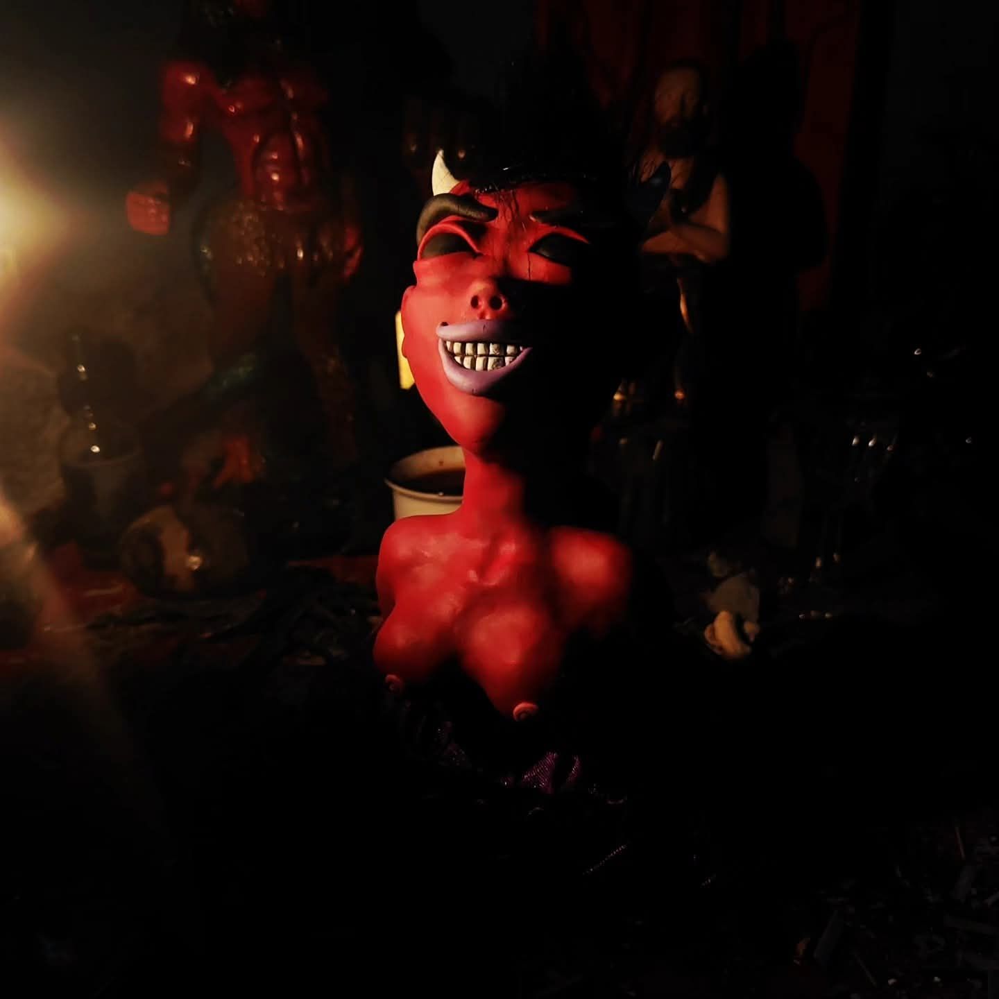 She Devil Statue + set