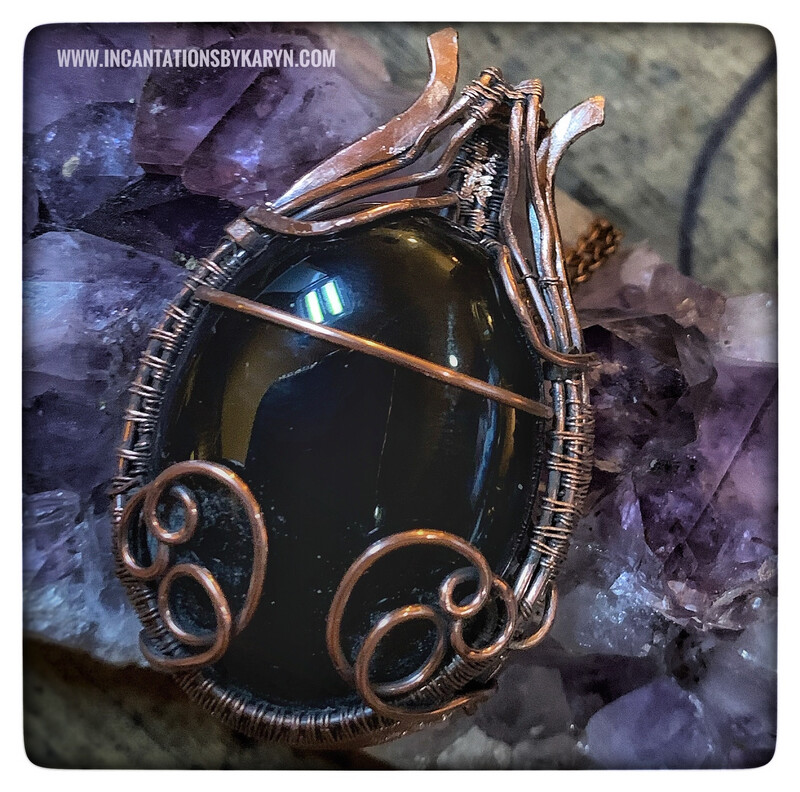 Black onyx &amp; copper pendant 