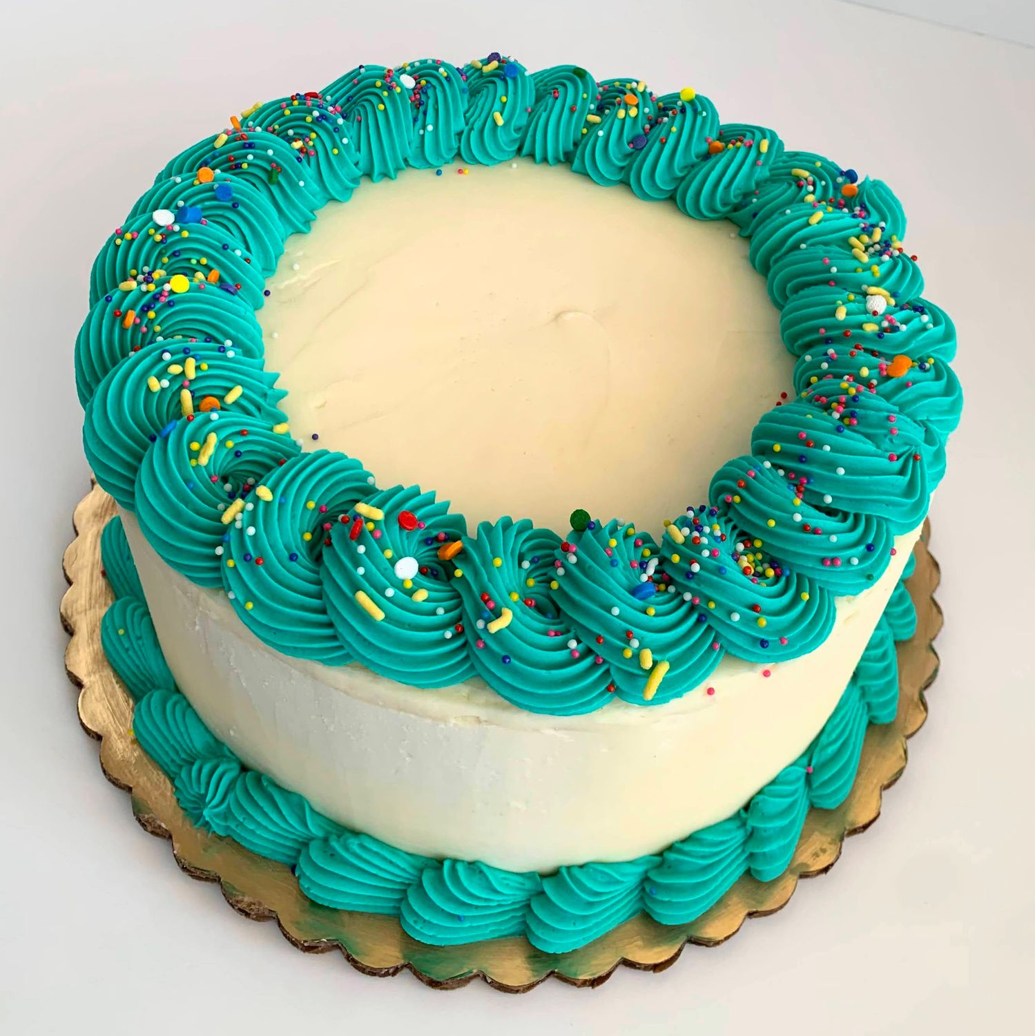 10" Dairy-Free Rope Border Cake (Serves 30-42)