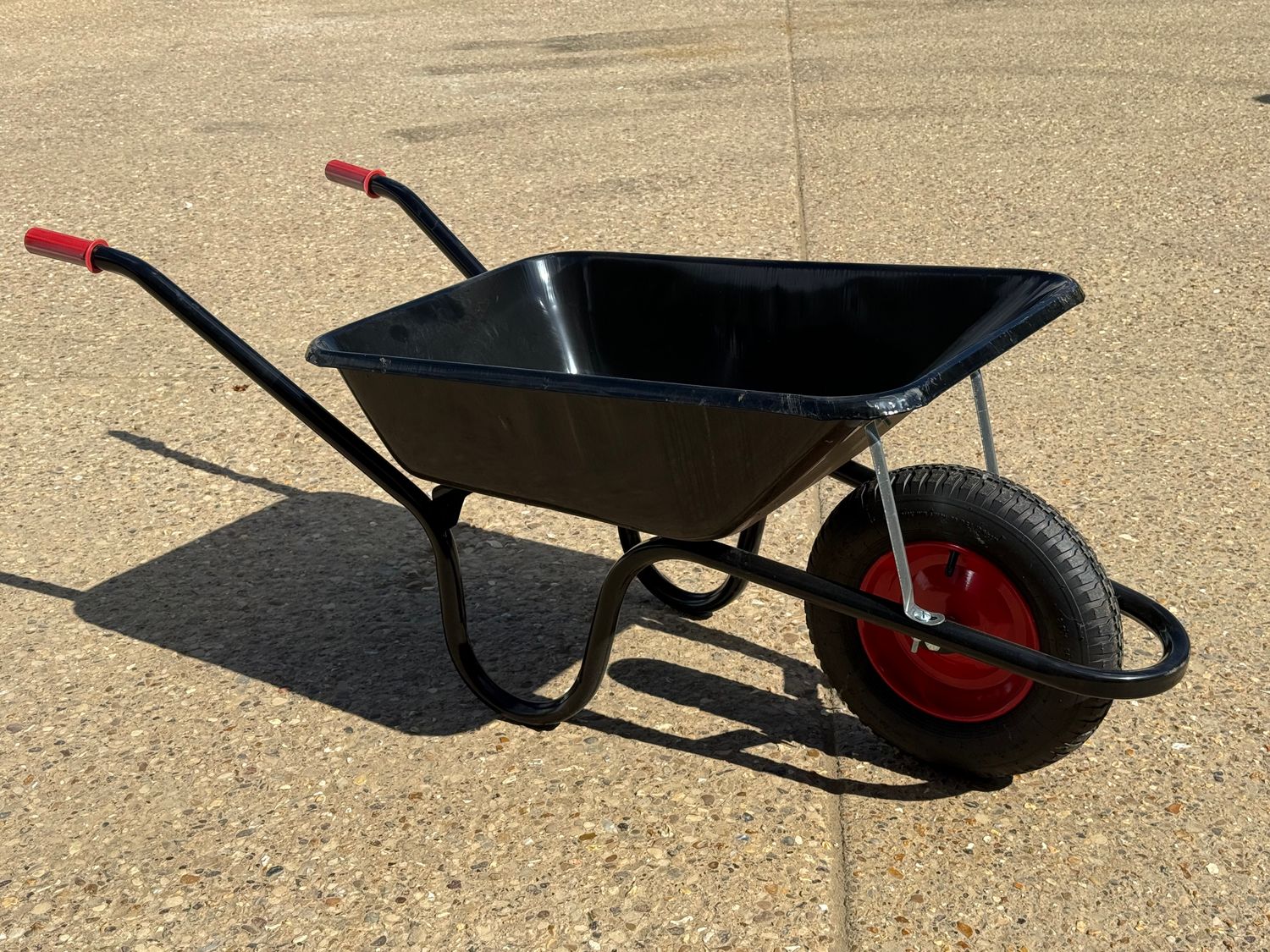 85L Camden Classic wheelbarrow