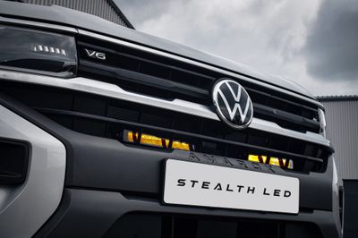VW Amarok 2023+ Twin 10″ Strobe LED Light bar Grille Kit