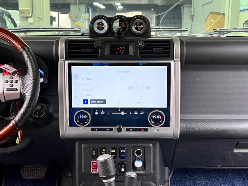 Toyota FJ Cruiser 2007-2014 13" Multimedia Screen Kit