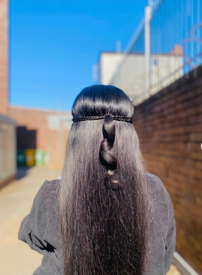 13A Straight  ear to ear lace frontal Brazilian wig