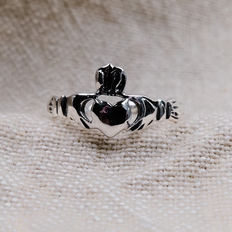CLADDAGH ring