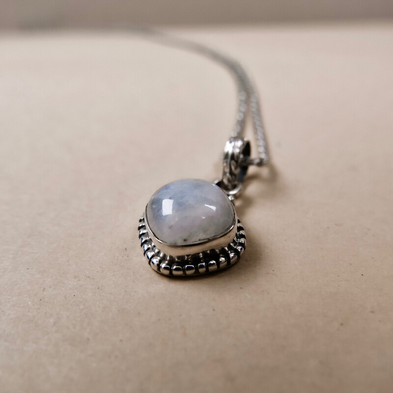 RAINBOW MOONSTONE Traia