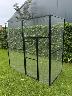 Kippenren aluminium zwart 300x200x200 cm. Kippenren aluminium zwart 300x200x200 cm.