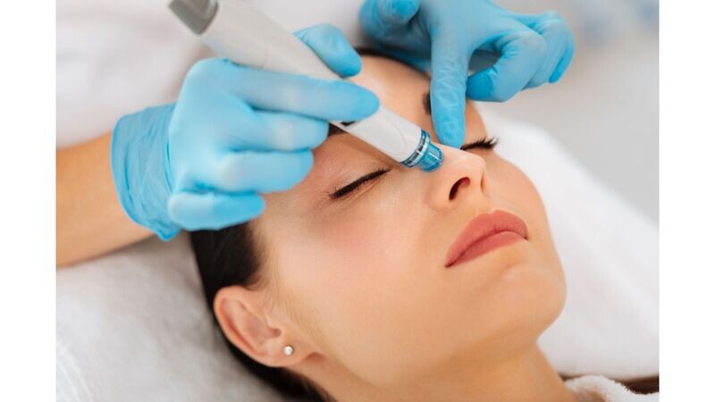 HYDRA FACIAL  -  4 TREATMENTS PACKAGE