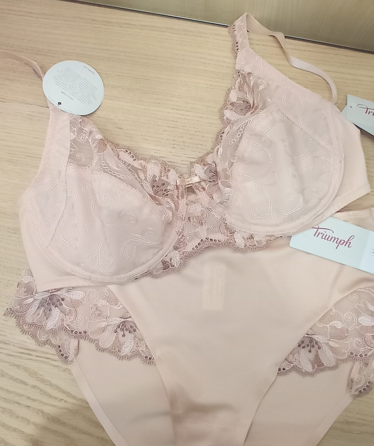 Conjunto Triumph Beige lace