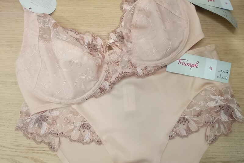 Conjunto Triumph Beige lace