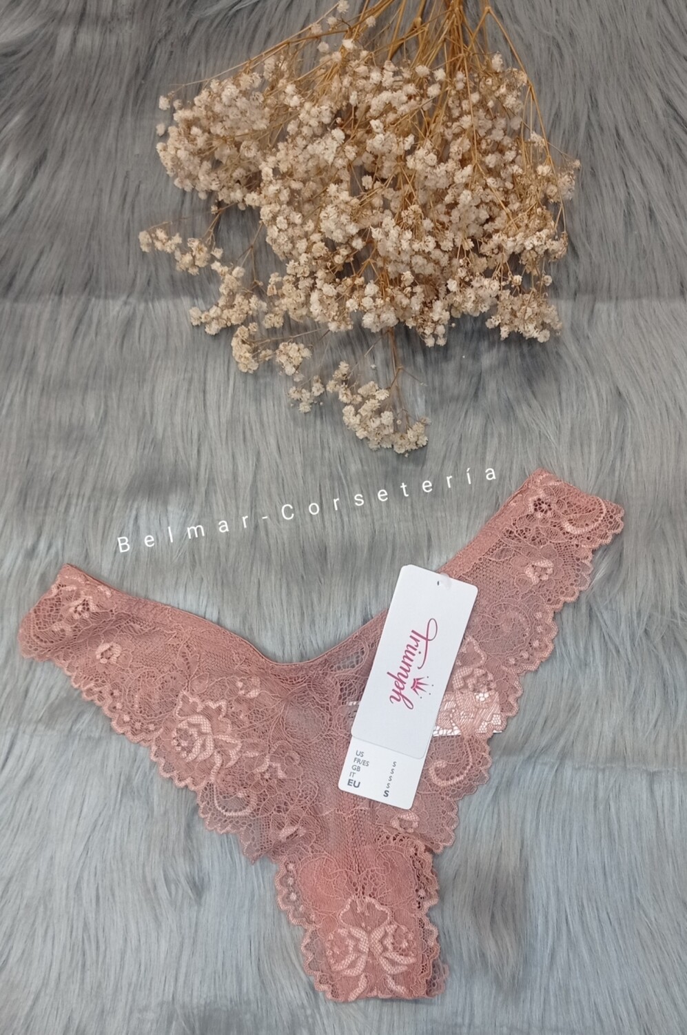 Brasileña Triumph Tempting Lace Brazilian String