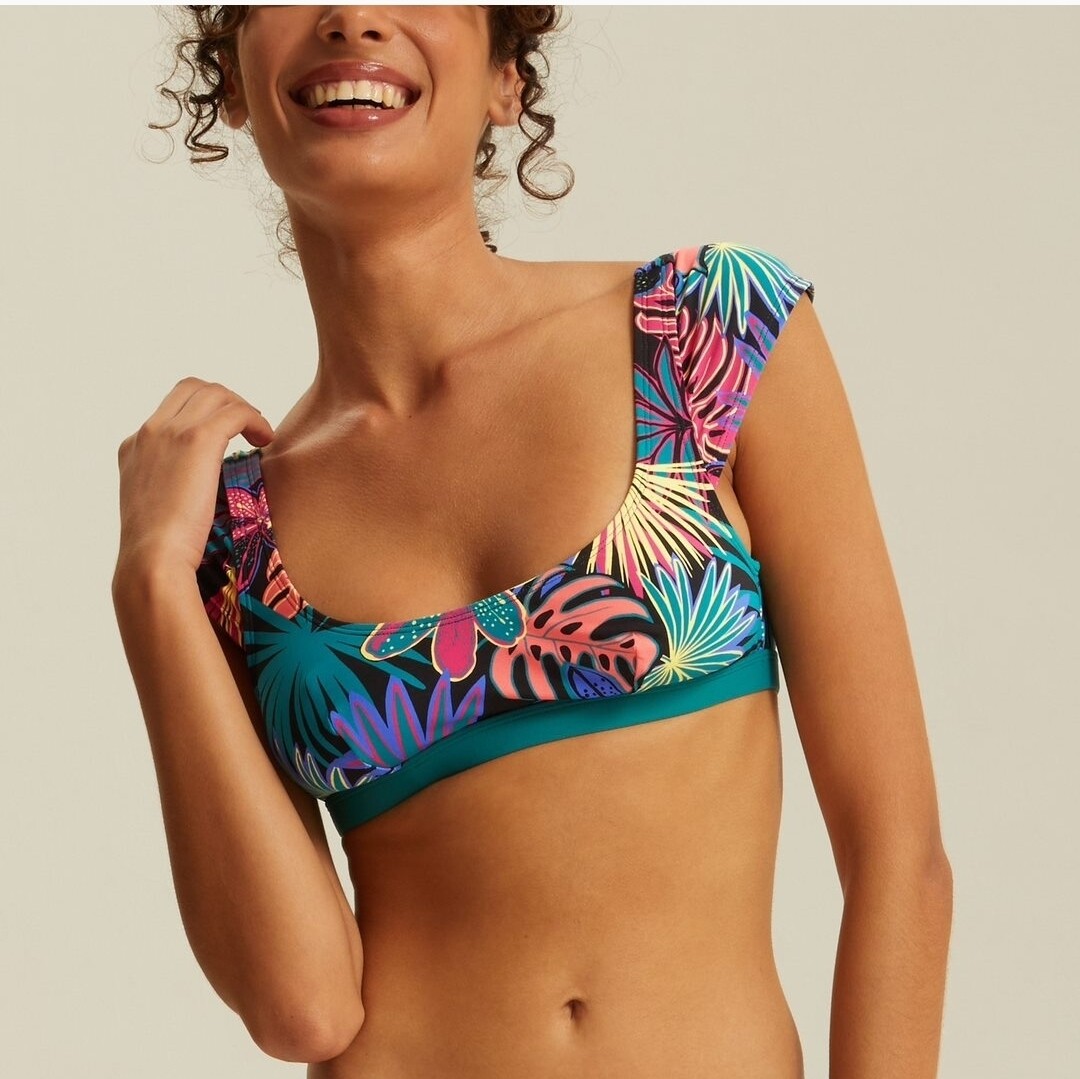 Bikini Cherry Beach 48896