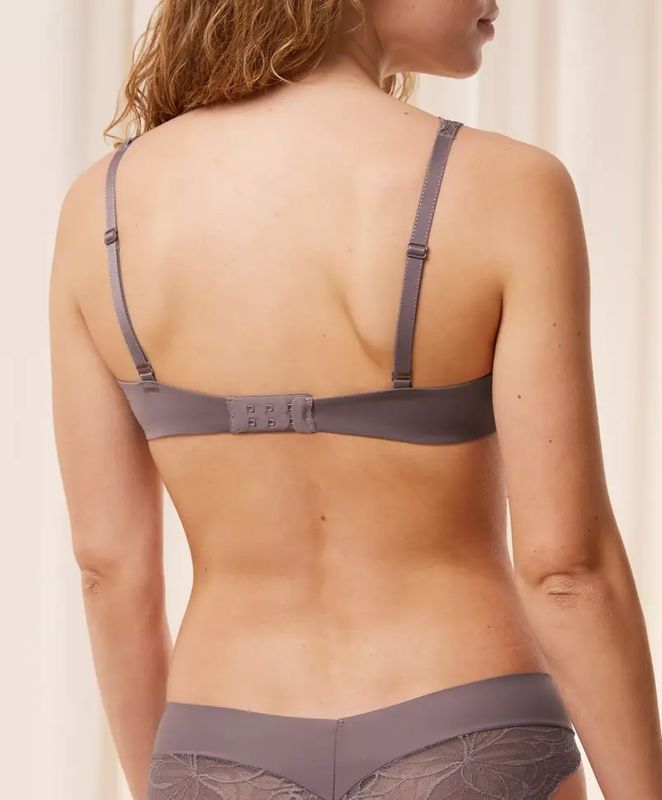 Sujetador con aros y copa modelada con espuma Triumph Body Make Up Illusion Lace WP