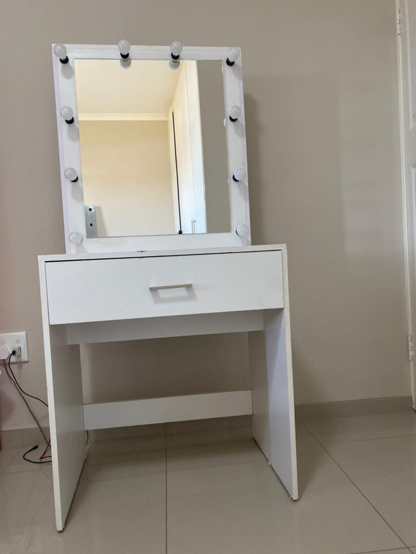 Vanity Dresser