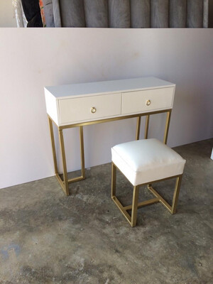 Dresser With Chair