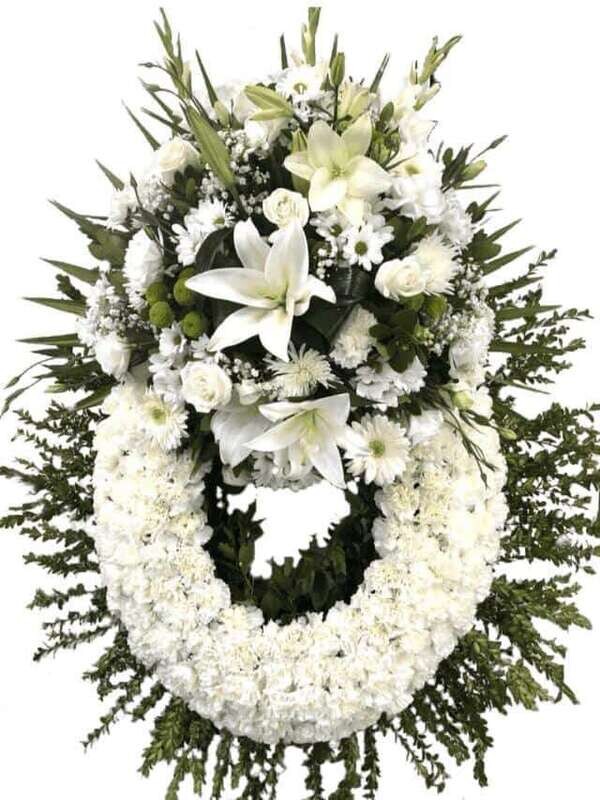 Corona Funeraria de claveles, y flor variada