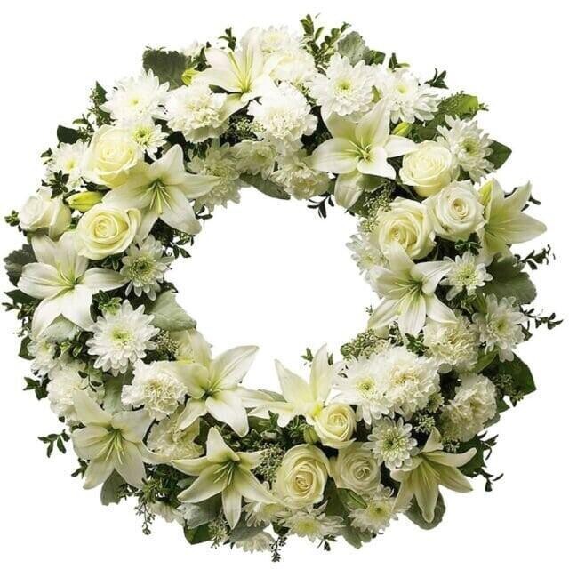 Corona Blanca funeraria de Rosas, lirios y flor variada
