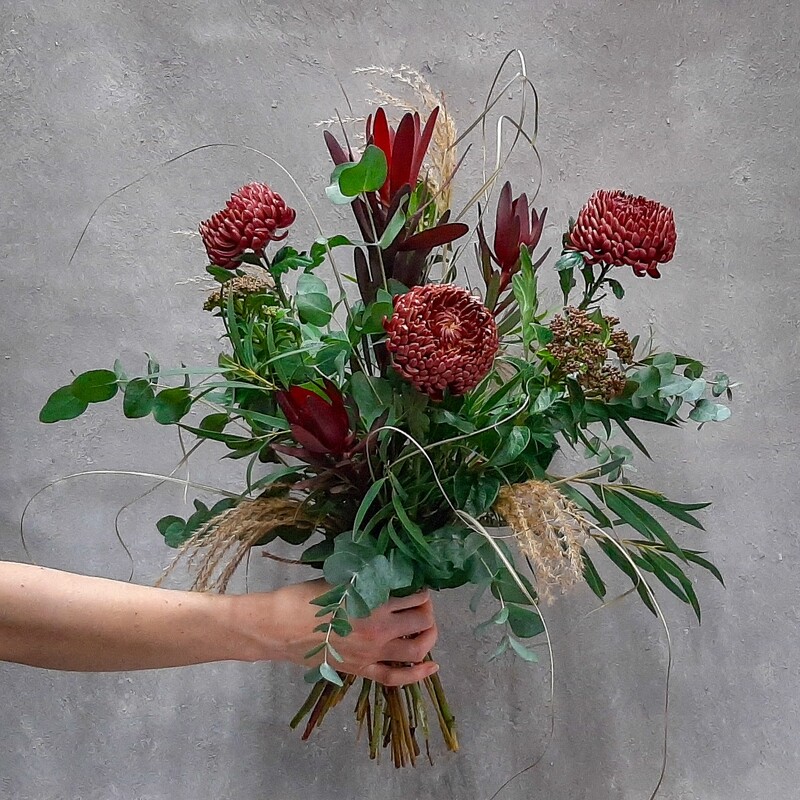 Puolikorkea luonnollinen kimppu