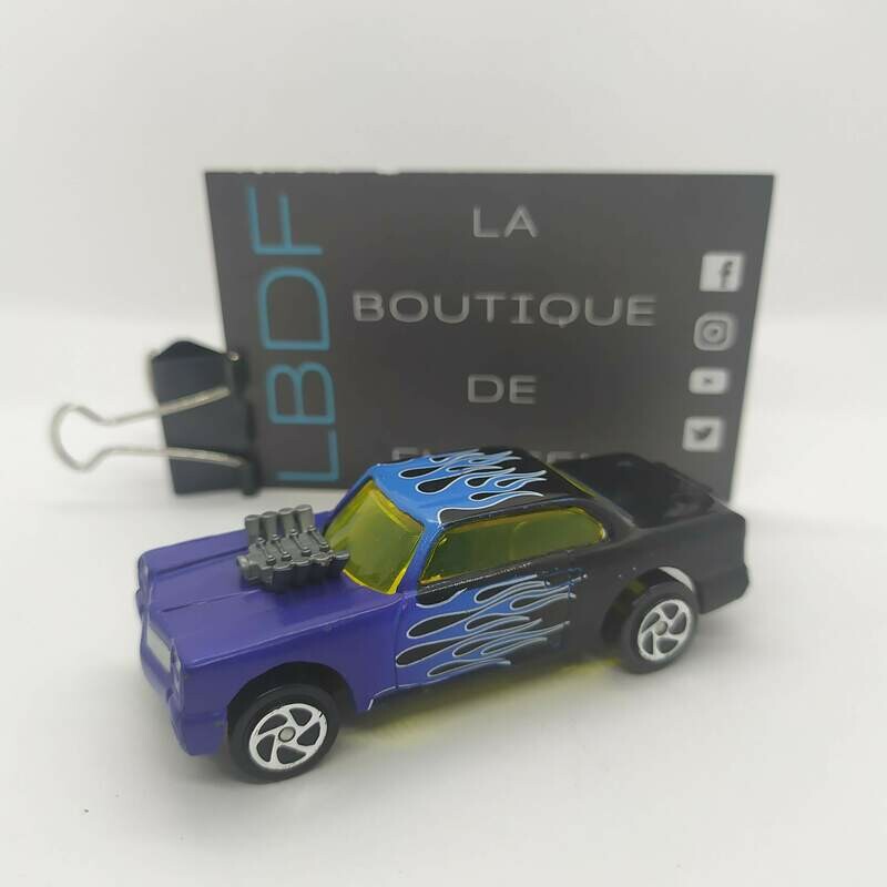 Sans marque voiture violette et noir Sans marque voiture violette et noir