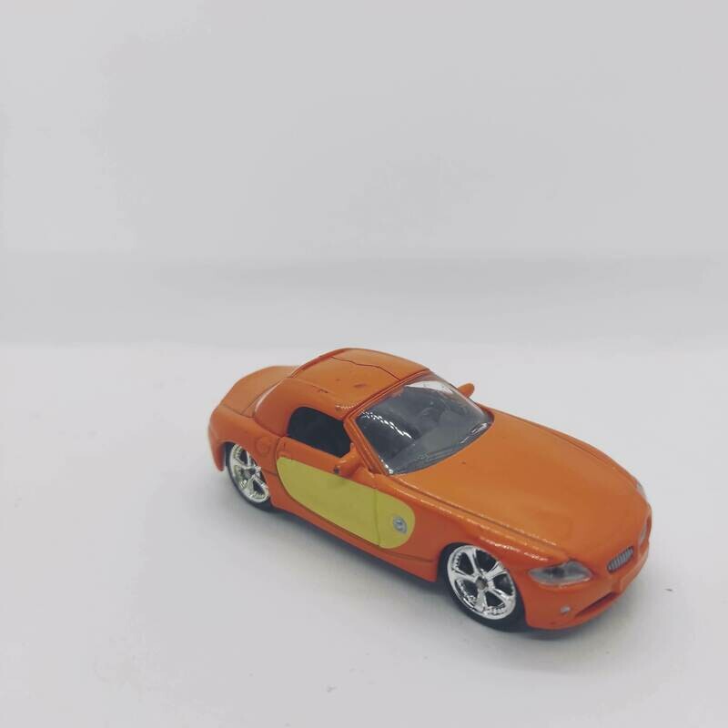 BMW Z4 Tuning orange (toit cassé)