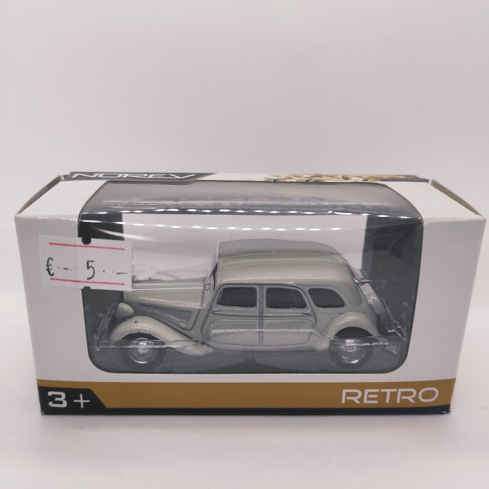 Citroen Traction beige (boite blanche)
