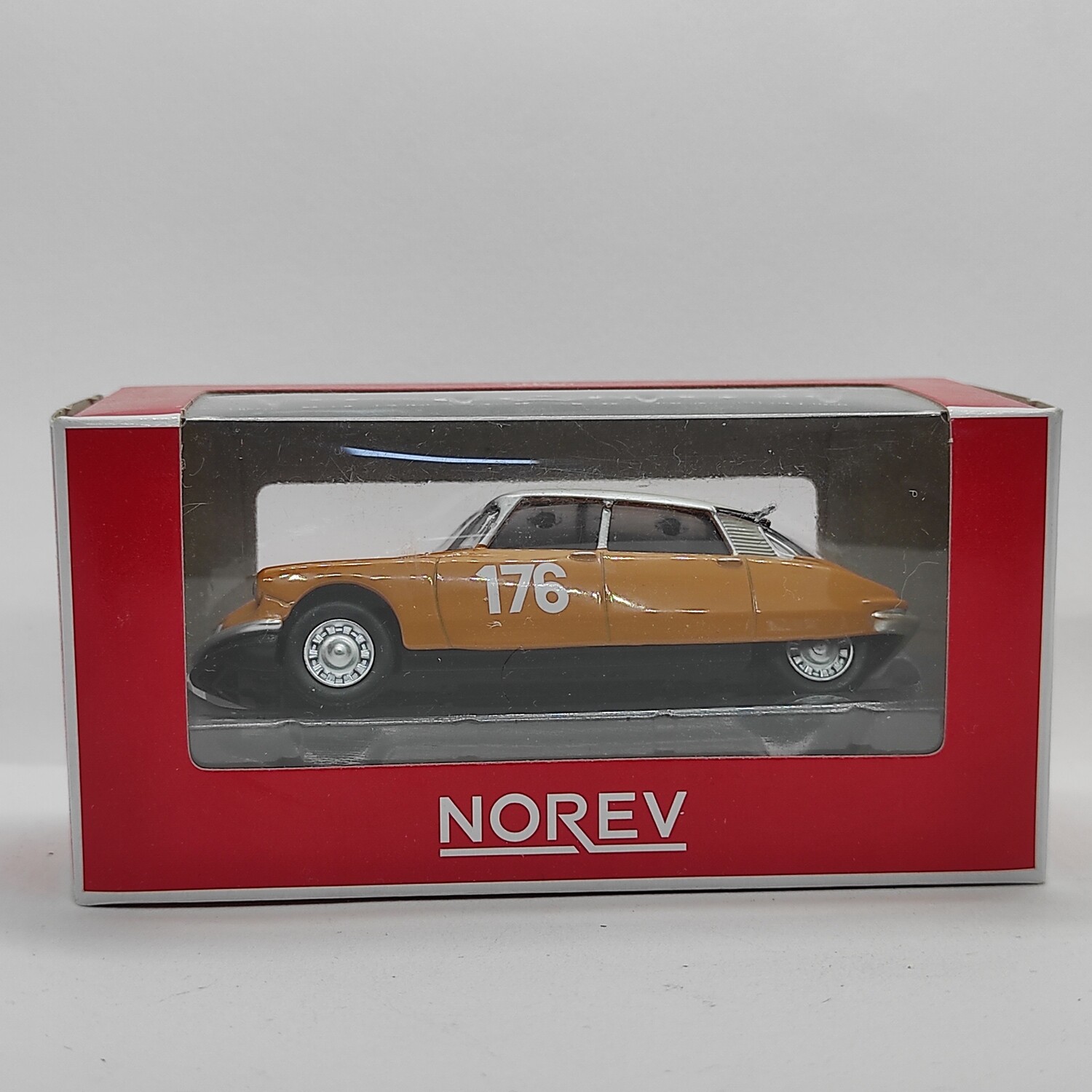 Citroen DS19 Rallye orange N°176