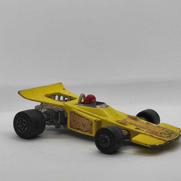 Matchbox Voiture Jaune de course