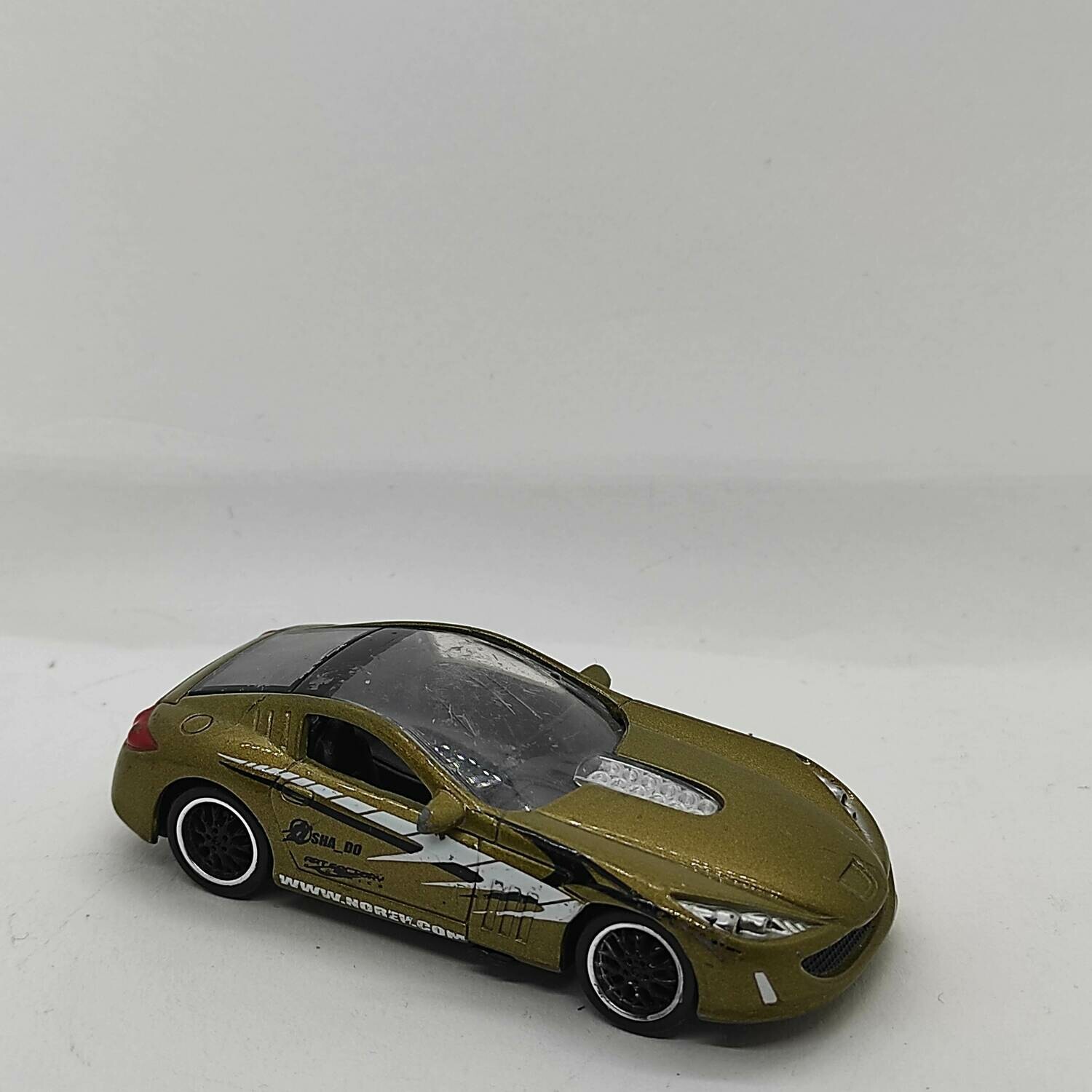 Peugeot 907 V12 tuning jaune