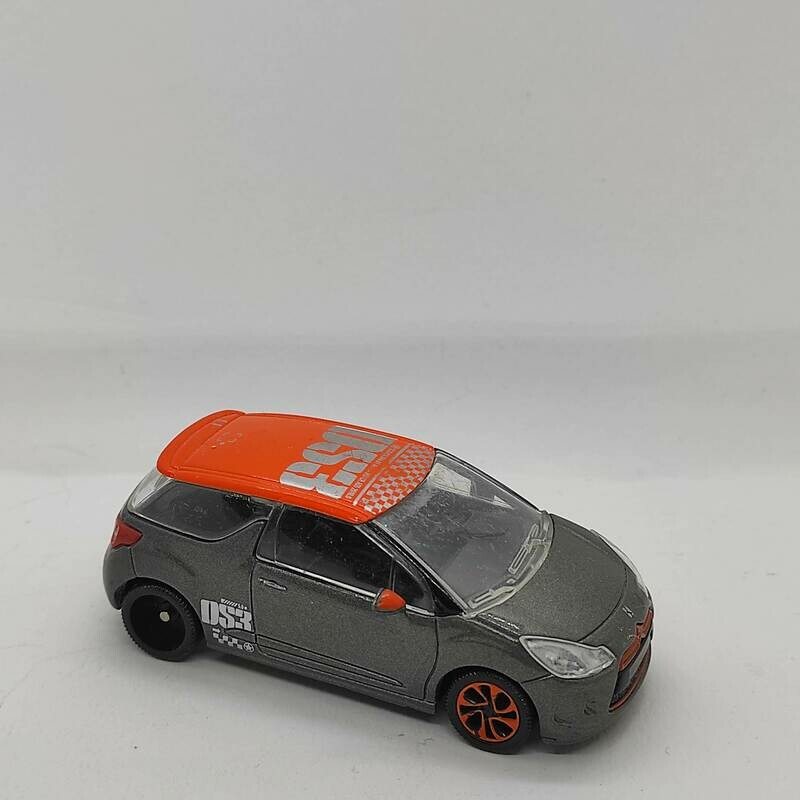 DS DS3 R gris et orange