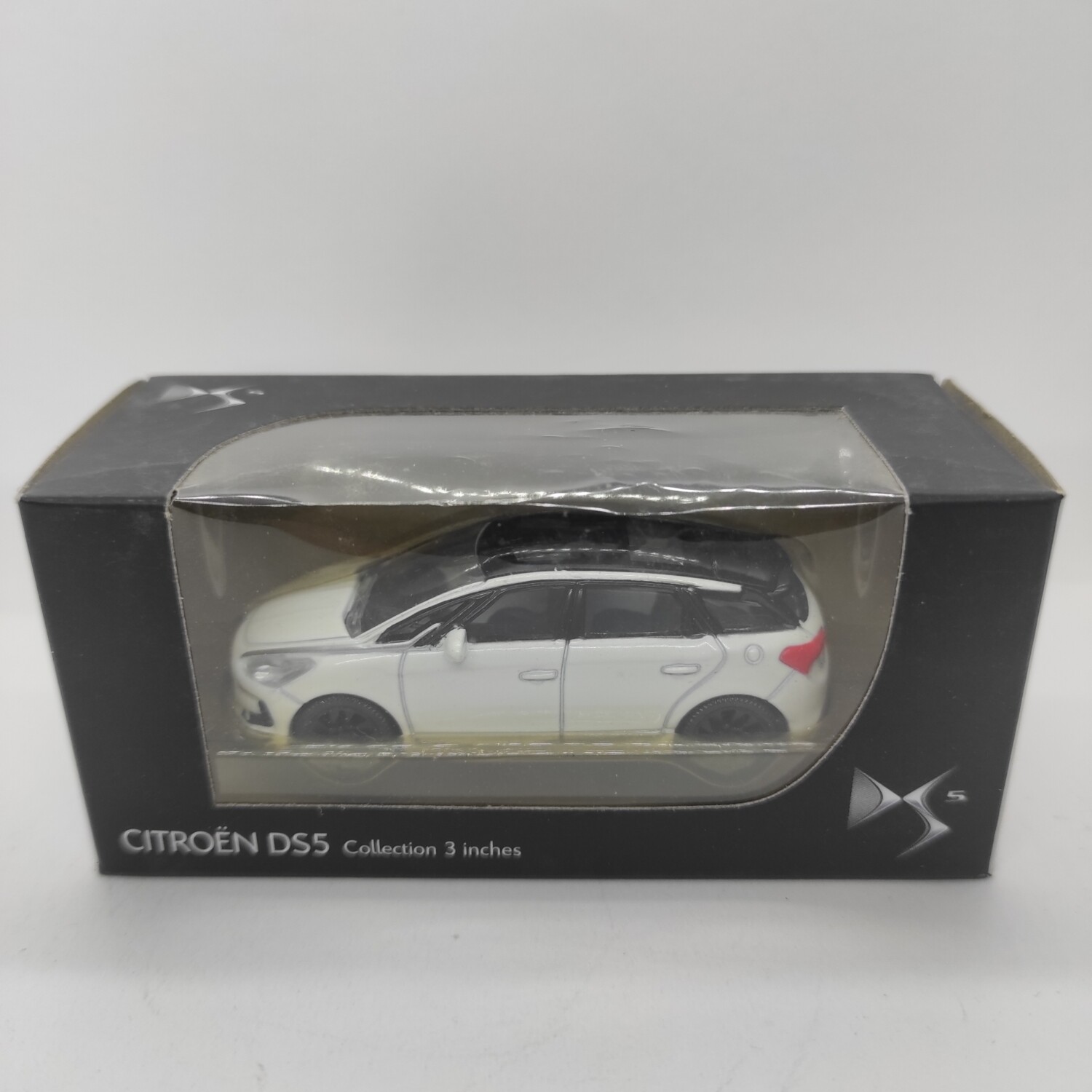 DS DS5 2012 blanche (Boite noir/blanche)