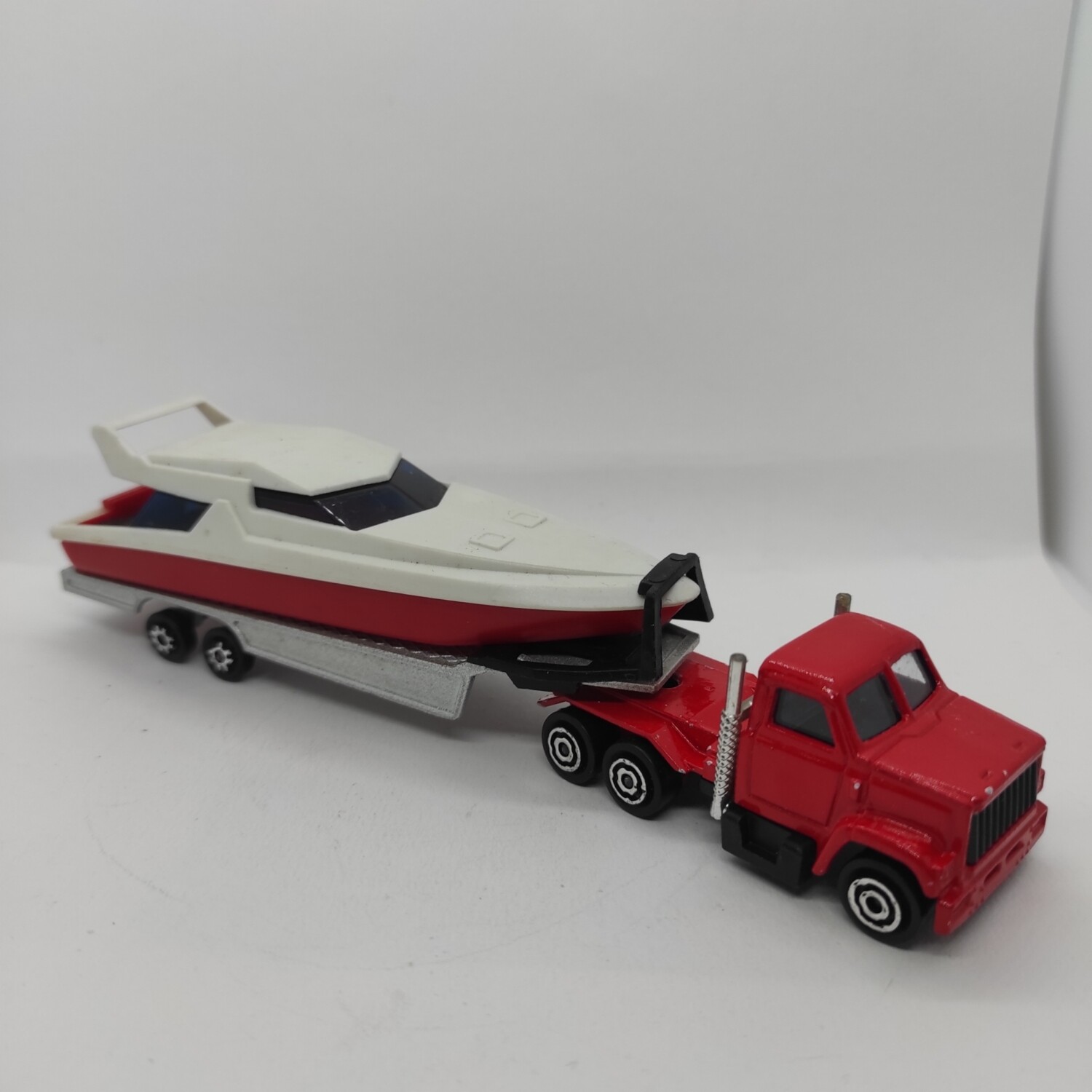 Majorette Camion avec remorque bateau rouge