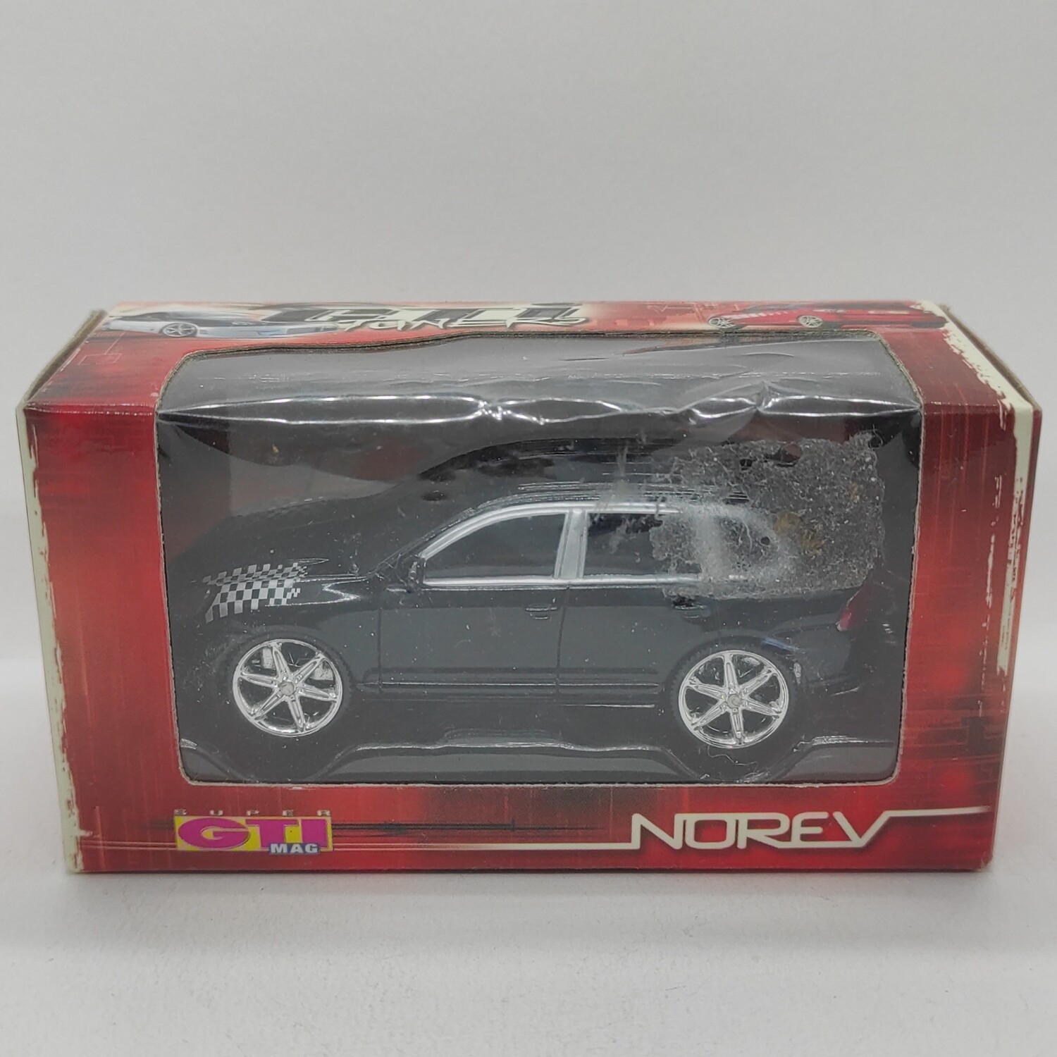 Porsche Cayenne noir (Gti mag)