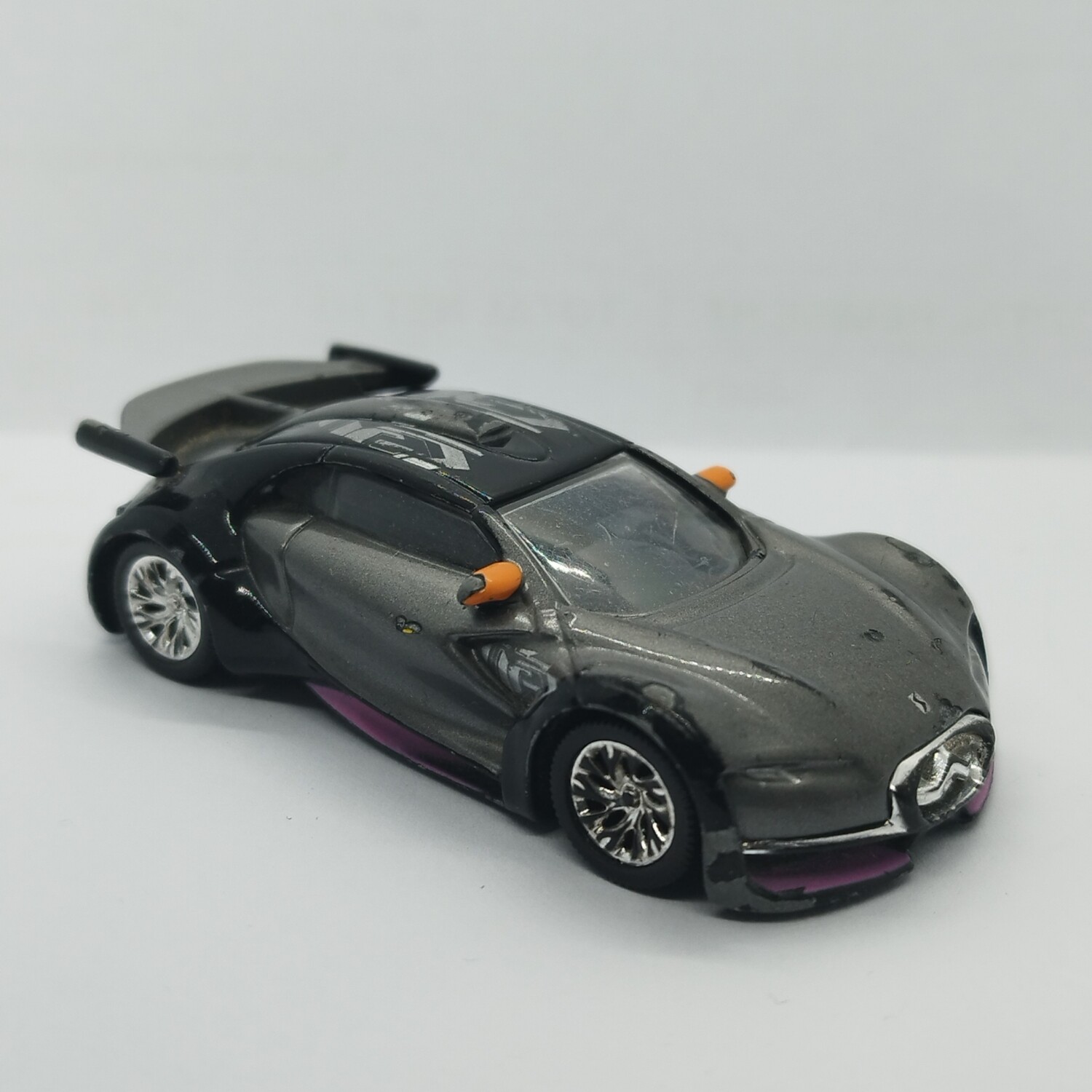 Citroen Survolte violet