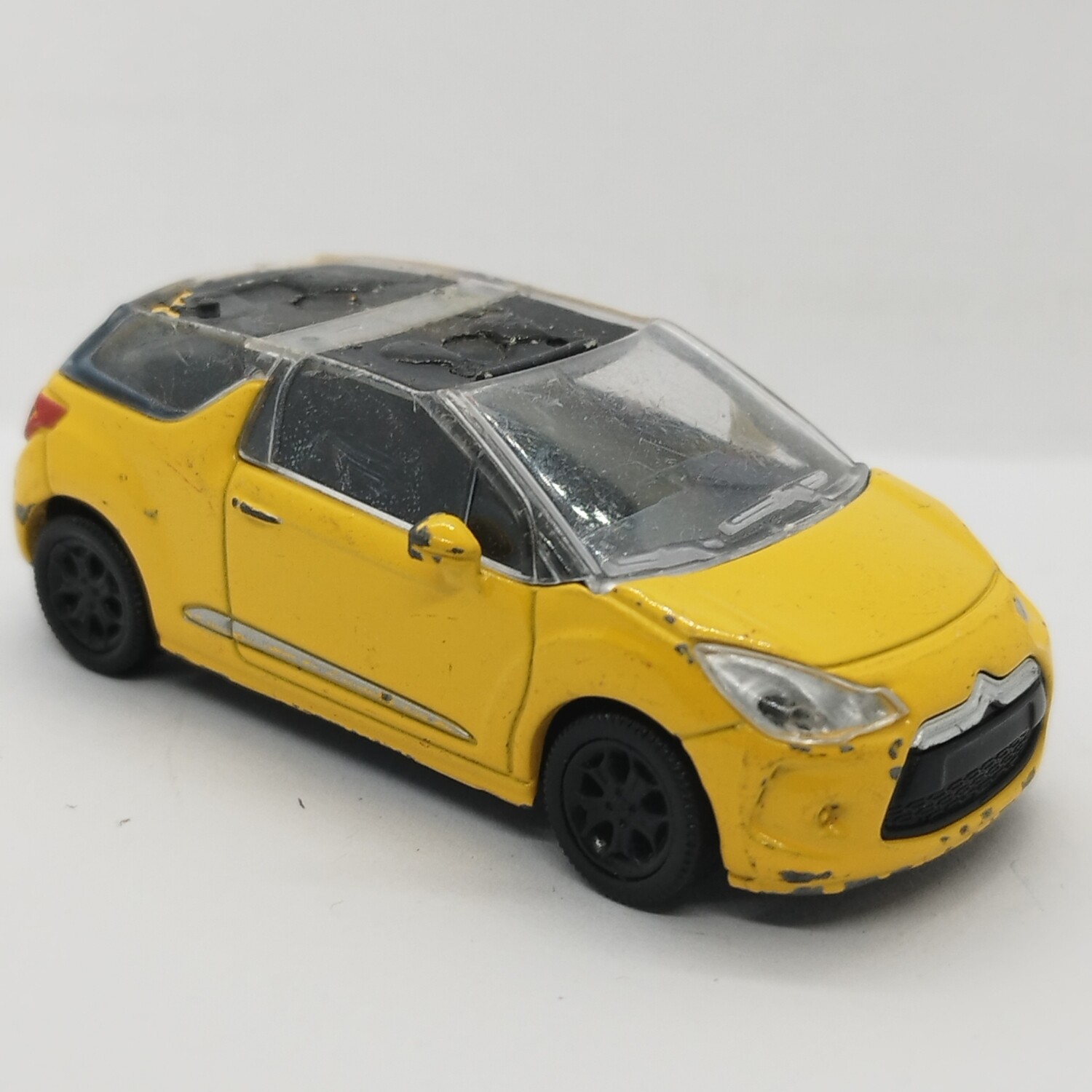 DS DS3 Jaune et noir