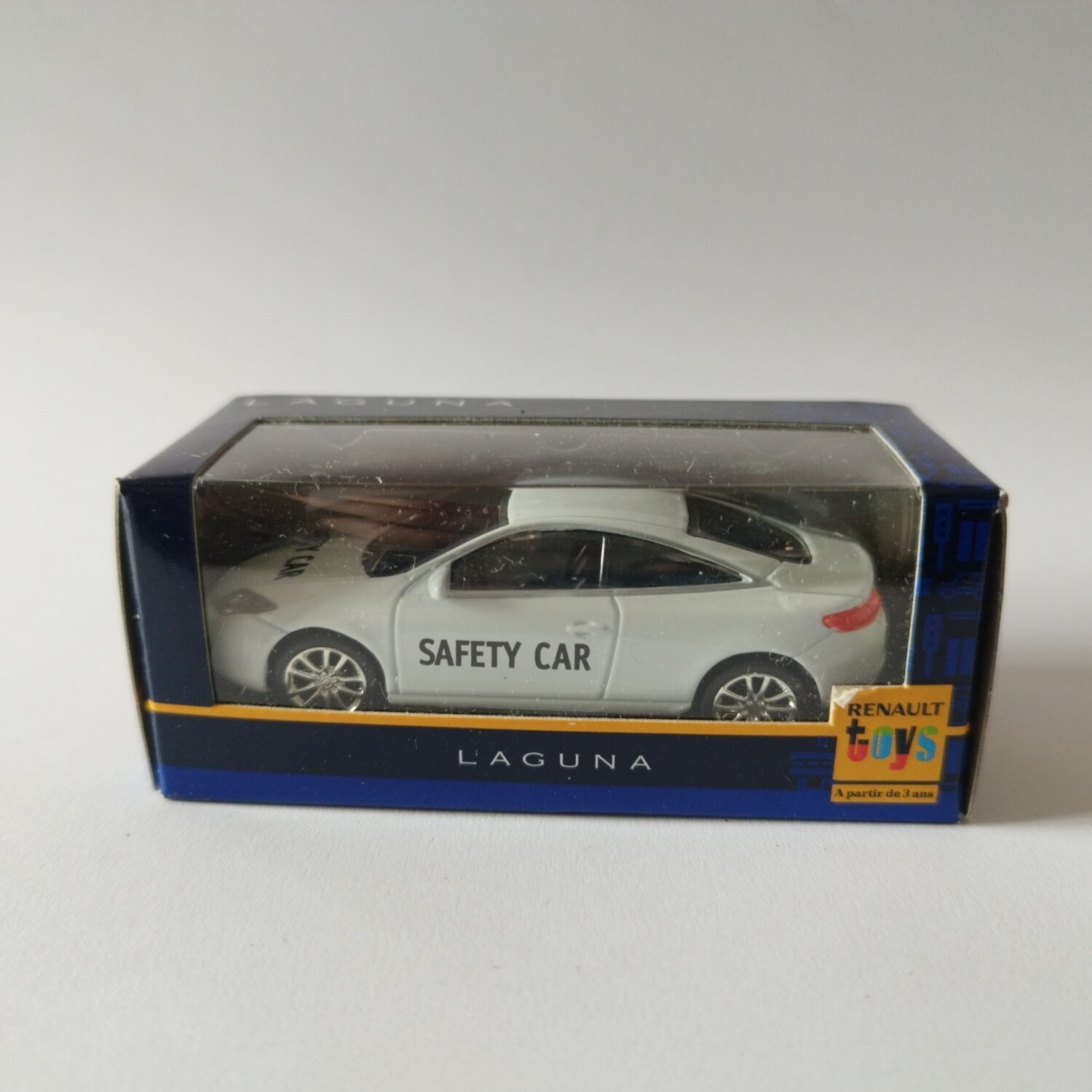 Renault Laguna 3 coupé blanche Safety car