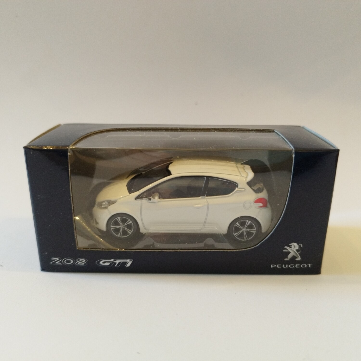Peugeot 208 2013 GTI blanche