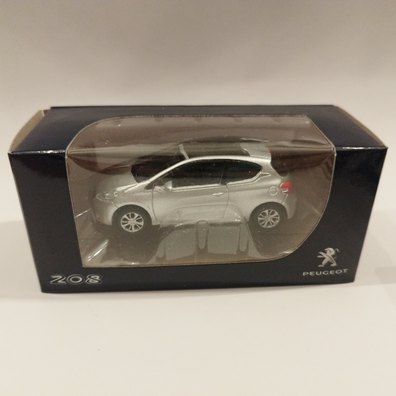 Peugeot 208 2013 3 portes Grise clair