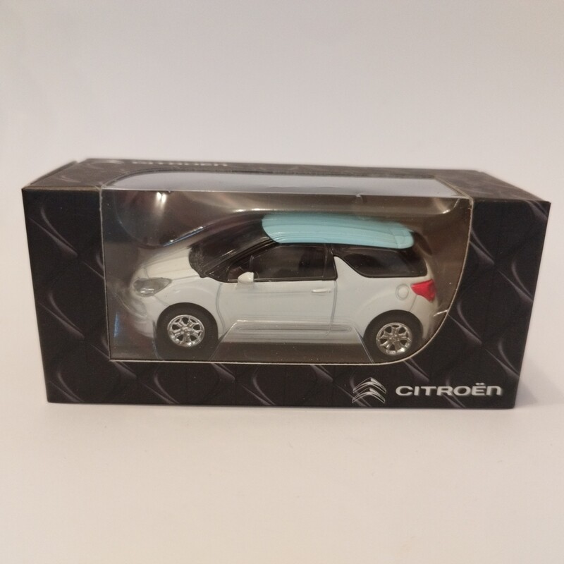 DS DS3 2009 blanche toit bleu