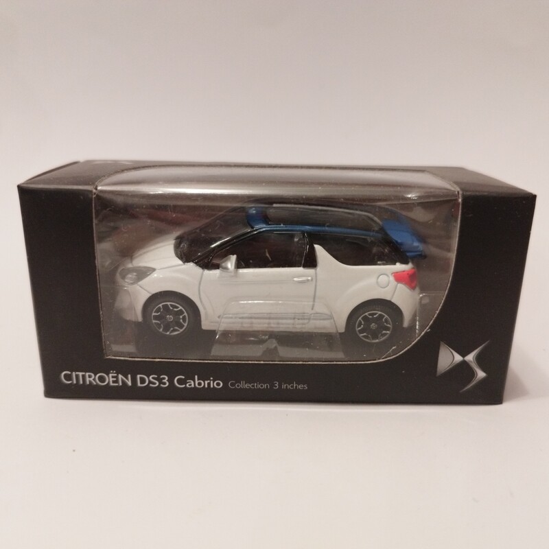 DS DS3 2012 cabrio blanche capote bleu DS DS3 2012 cabrio blanche capote bleu